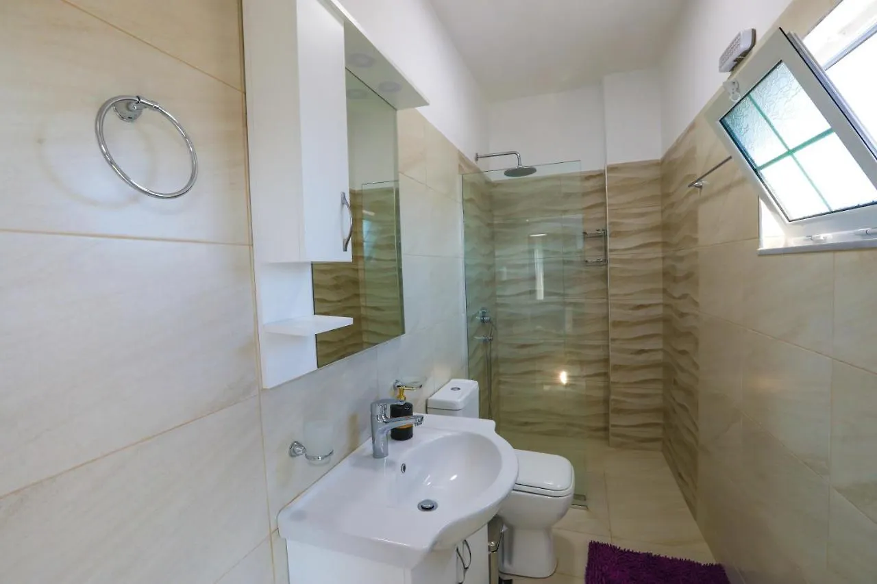 Vila Enxhi Ksamil Penzion